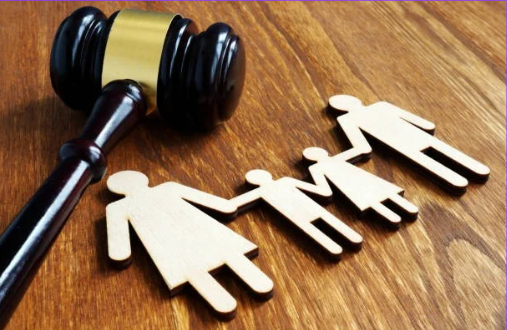 Family figures and a gavel representing family recovery court